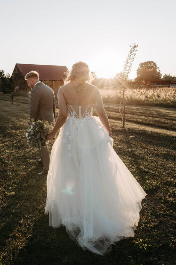 Brautpaar beim Sunset Shooting in Brandenburg