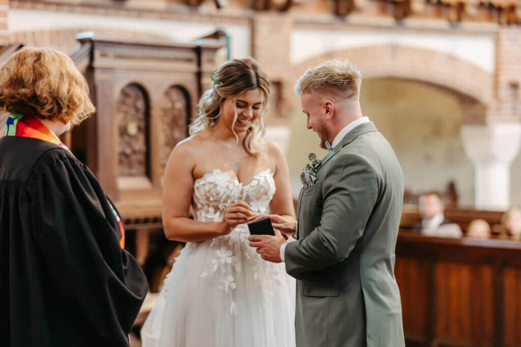 Trauung der Brautpaares in der St Jakobi Kirche in Luckenwalde, Brandenburg