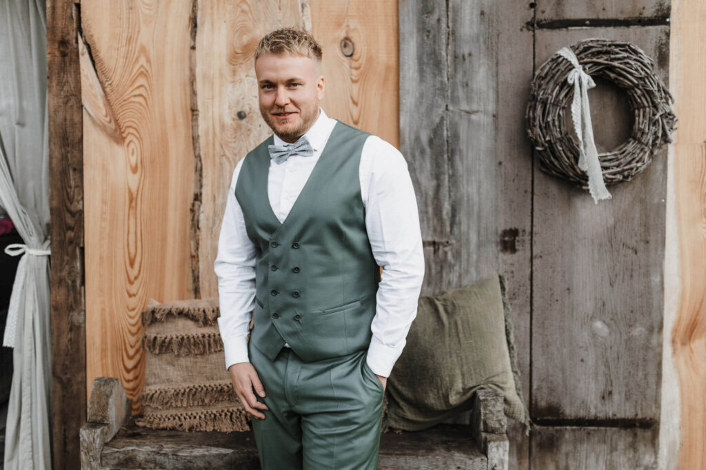 Lässige Aufnahme des Bräutigams