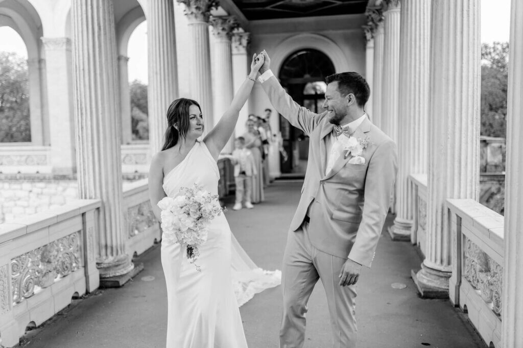 Jubel des Brautpaars nach der Trauung im Belvedere Potsdam Brandenburg