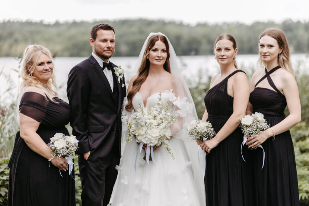 Gruppenfoto bei der Hochzeit