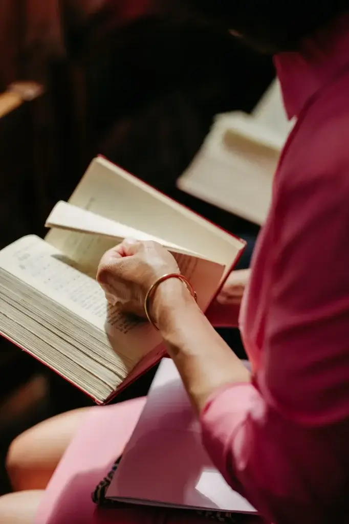 Detailaufnahme eines Kirchenbuches