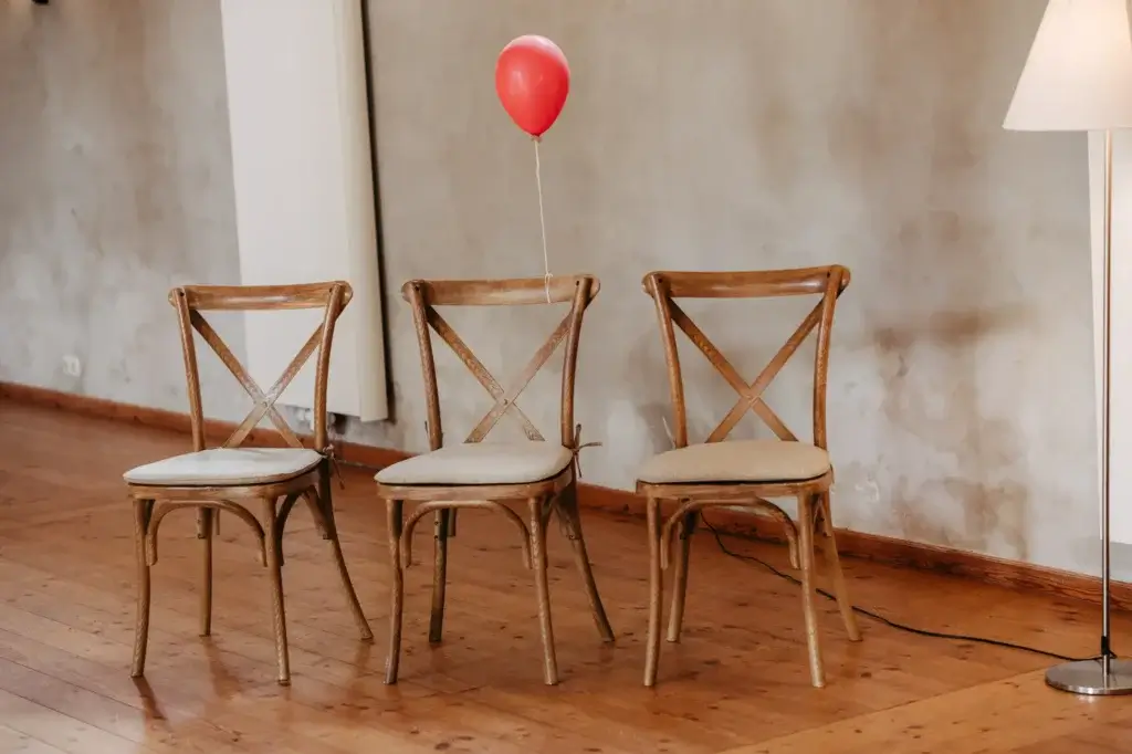 3 Stühle in der Scheune auf Gut Kletkamp